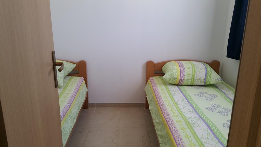 Apartments Natasa วีร์ ภายนอก รูปภาพ