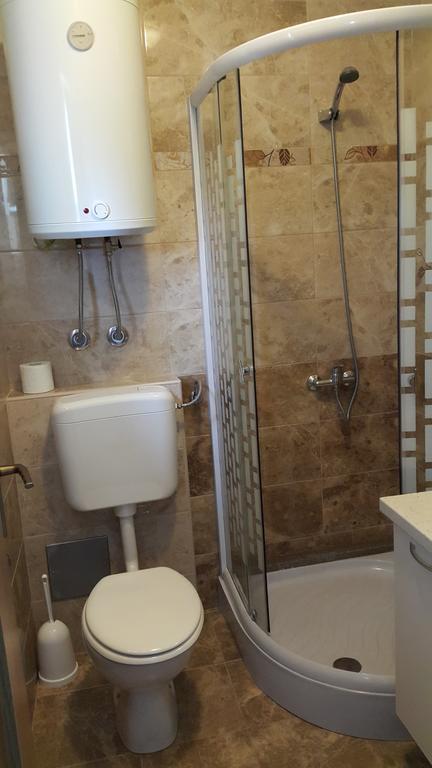 Apartments Natasa วีร์ ภายนอก รูปภาพ