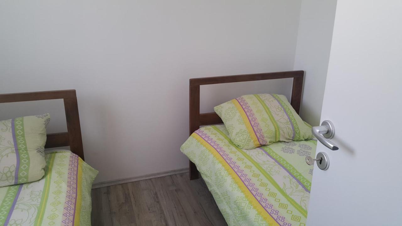 Apartments Natasa วีร์ ภายนอก รูปภาพ